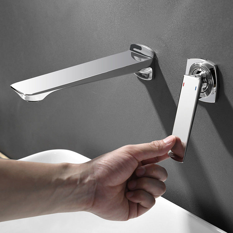 Moderner an der Wand befestigter einzelner Griff-Becken-Messingmischer in Matte Black Chrome Gold Grey