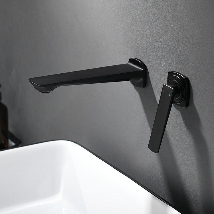 Moderner an der Wand befestigter einzelner Griff-Becken-Messingmischer in Matte Black Chrome Gold Grey