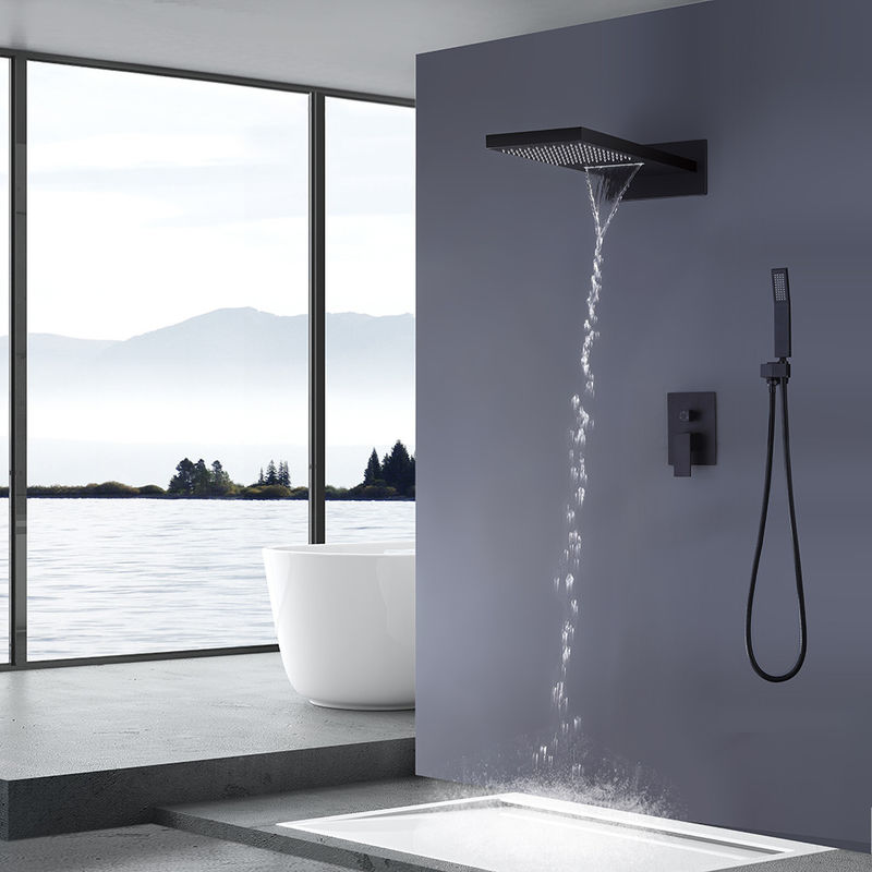1 Spraywandberg-Duschhahn des Griff-3 stellte mit 9 im Wasserfall-Duschkopf ein