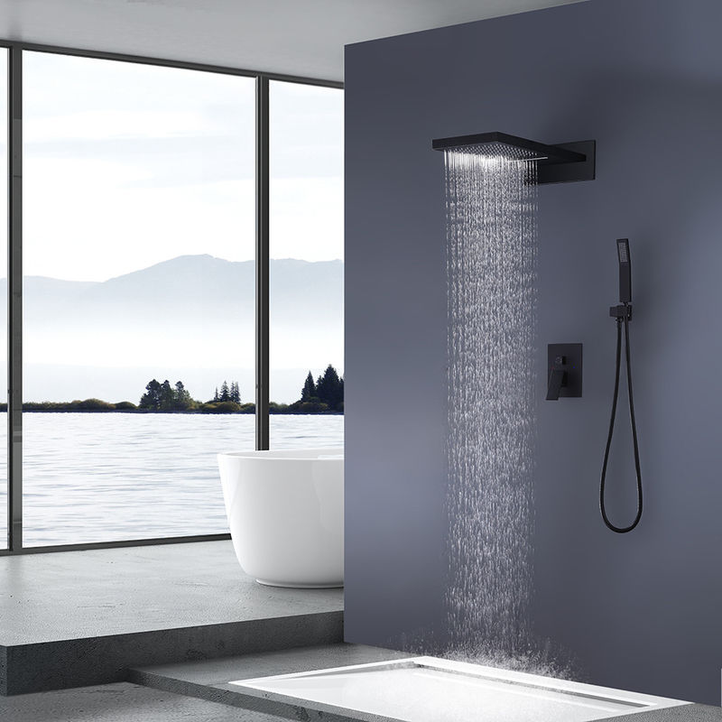 1 Spraywandberg-Duschhahn des Griff-3 stellte mit 9 im Wasserfall-Duschkopf ein